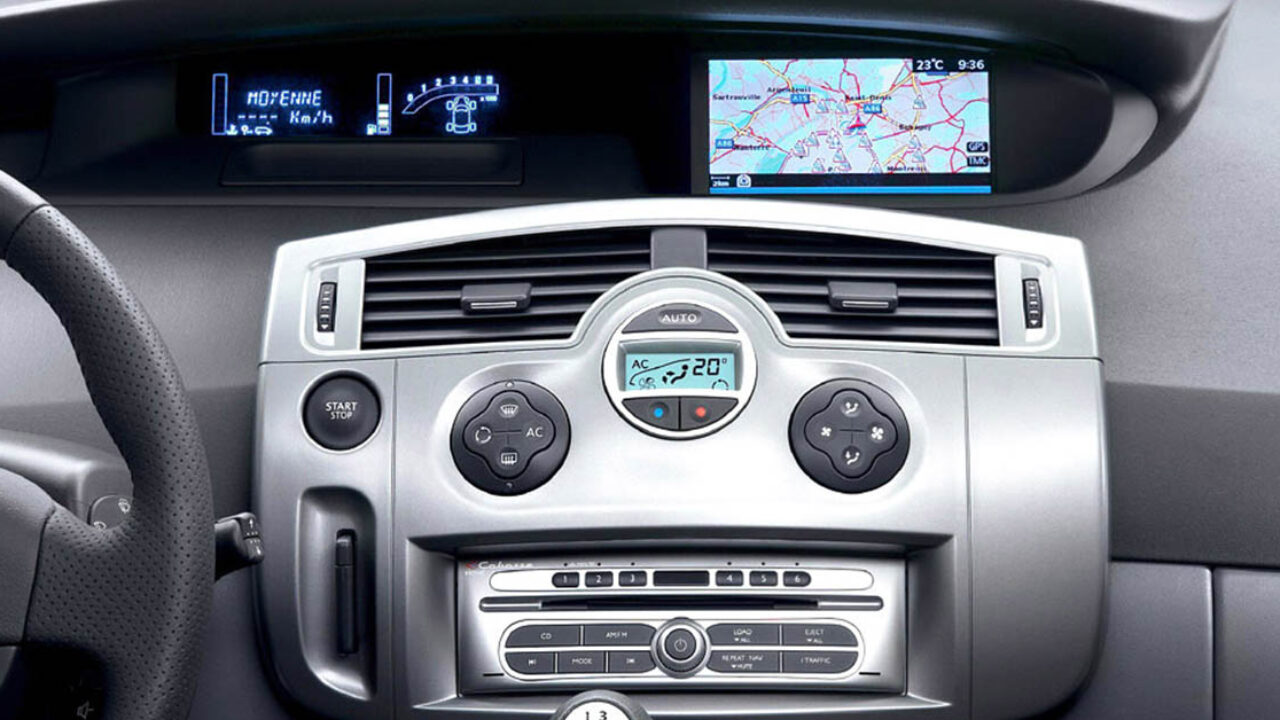 Autoradio Scenic 2 Carminat GPS Flèches : comment enlever - Scenic