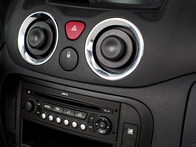 ᐈ Comment obtenir le code autoradio Renault master ?