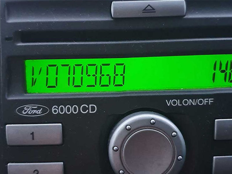 code auto radio